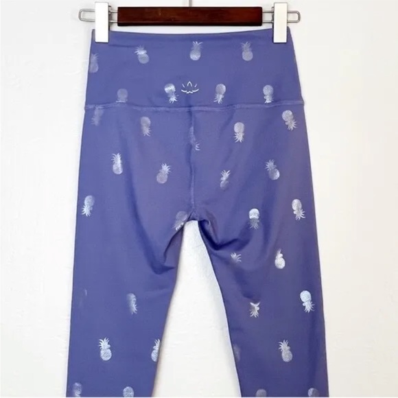 •BEYOND YOGA• Dusty Filet Pineapple Print High‎ Waisted Midi Leggings Size S - Picture 7 of 13